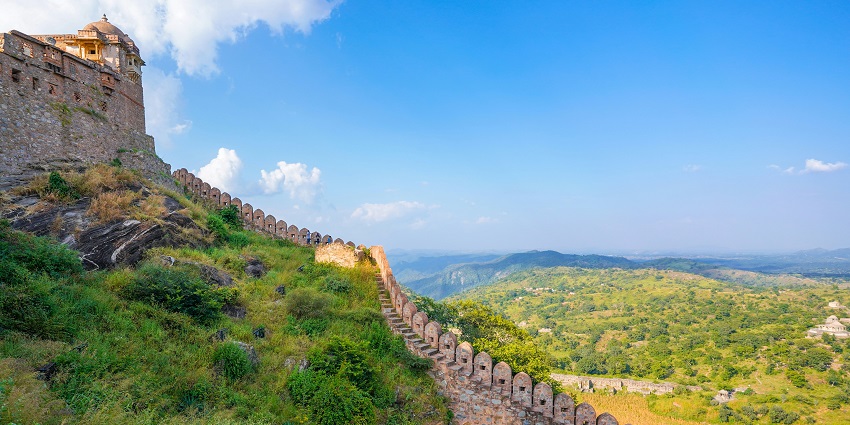 Image of Kumbhalgarh Fort Trek features stunning views, history, and rugged terrain