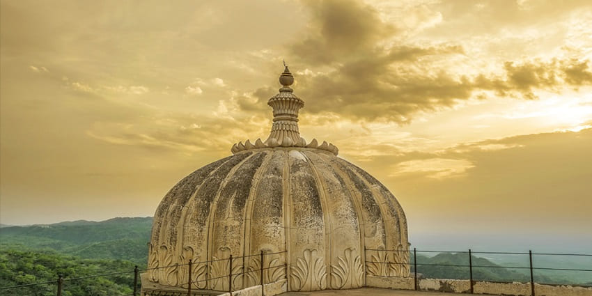 One of the best places for camping in Udaipur combines relaxation with 3 days of trekking and sightseeing.