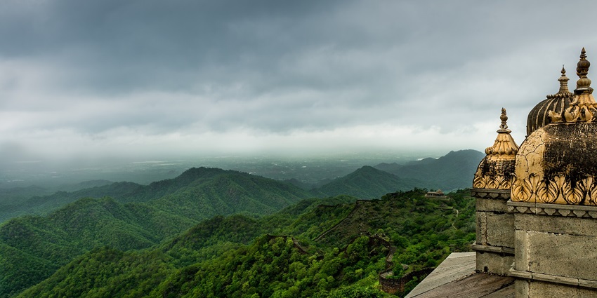 Stunning panoramic view of Kumbhalgarh Wildlife Sanctuary from the historic fort walls