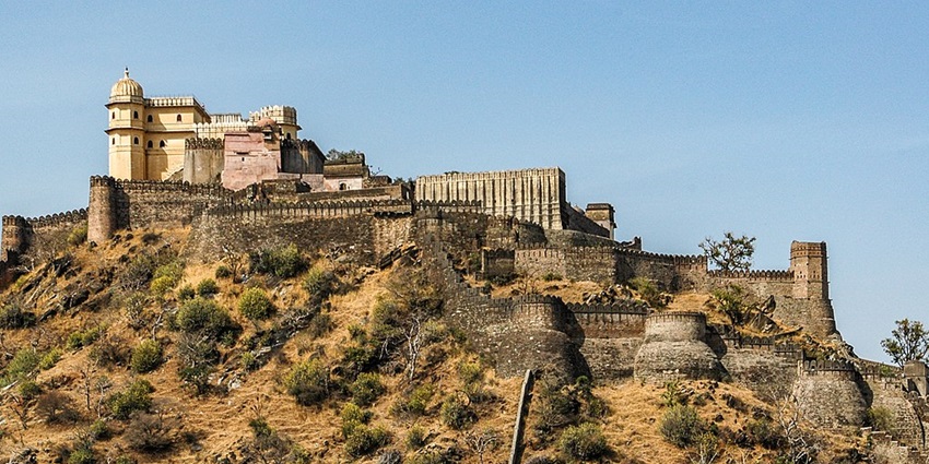 Kumbhalgarh Fort is among the best places to visit in Rajasthan in summer.