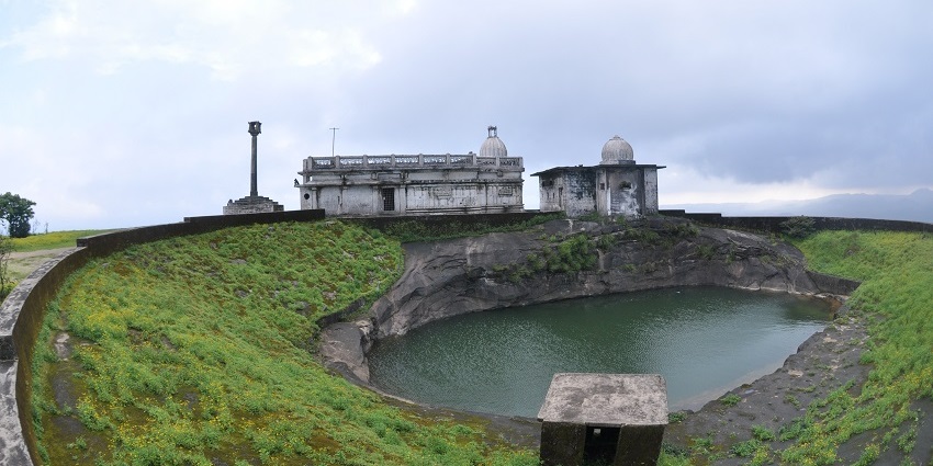 Kundadri with a set of rock formations is one of the best hill stations near Udupi.