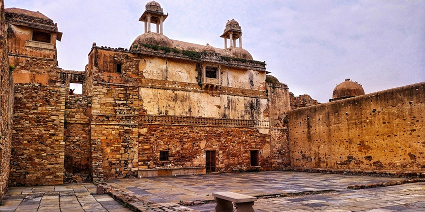 A glimpse of the Kurnool Fort, one of the best places near the Sangameshwara Temple.