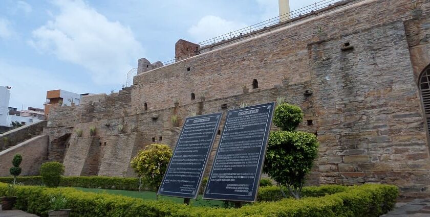 Explore Kurnool Fort in Andhra Pradesh which stands as an image of the rich history.