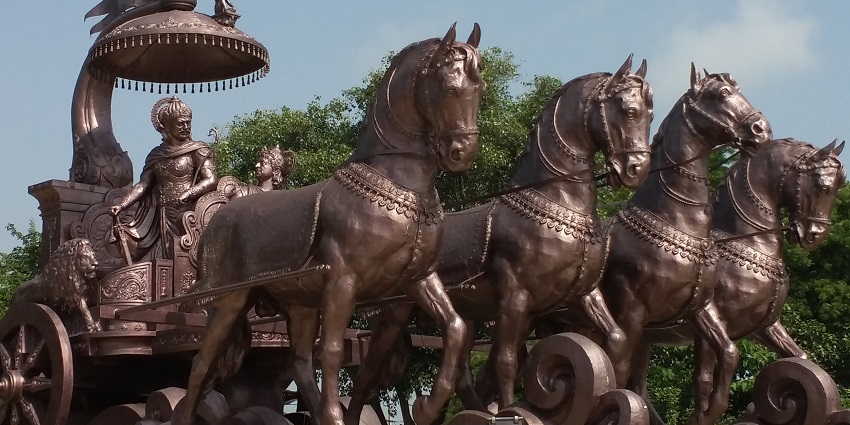 Beautiful snapshot of the statute of Arjuna and Bhagwan Krishna on Chariot, depicting the battle scene from Mahabharta