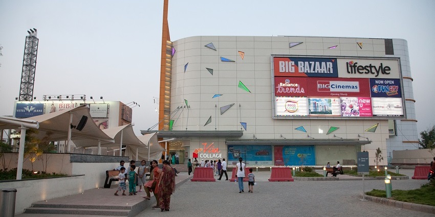 Distant view of a mall in the market, an ideal spot for shoppers to who love jewellery