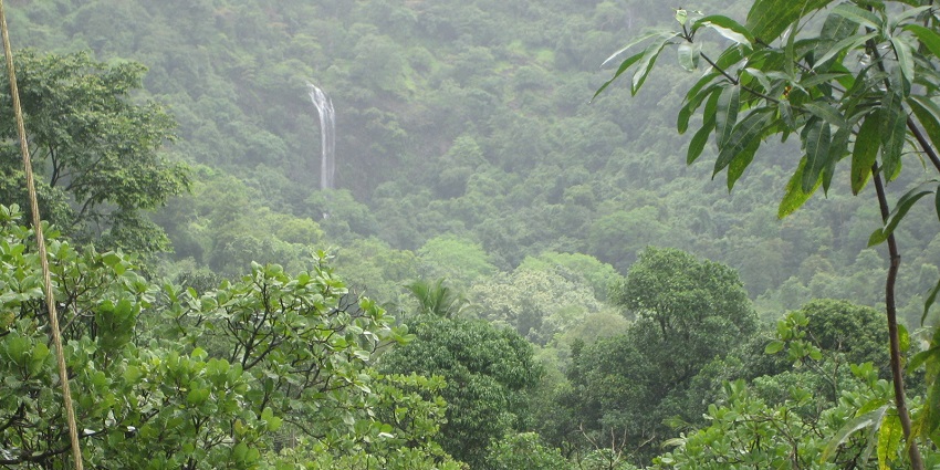 Scenic view of Kuskem Waterfalls cascading down rocky cliffs - hidden waterfalls in Goa