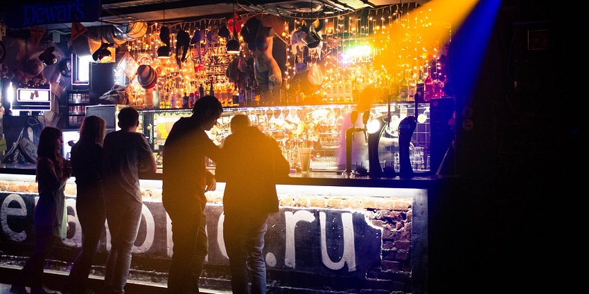 La Brise is one of the popular options for tourists to enjoy Candolim nightlife.