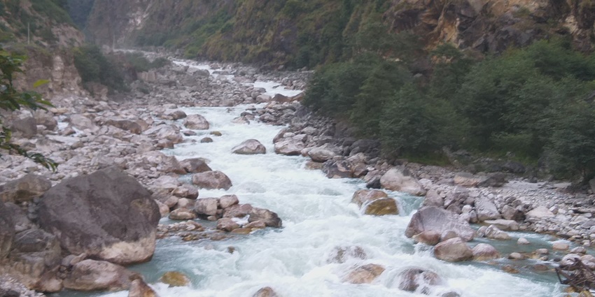 A picture of the beautiful Lachen River with views of hills and valleys in the background