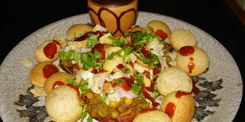 Lajpat Nagar is the one of the best street food markets in Delhi, offer a blend of everything