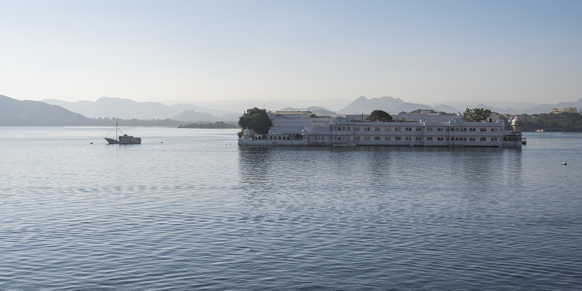 A serene view of Lake Palace, one of the best places to visit in Udaipur for couples.