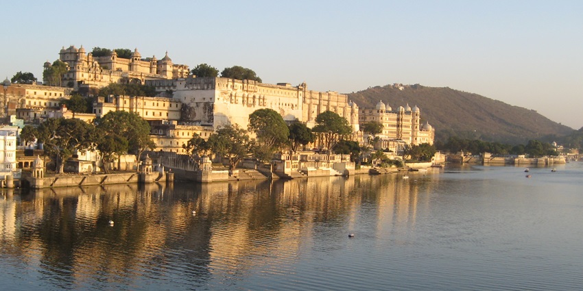 Lake Pichola beside City Palace, a serene popular destination near Eklingji Temple.