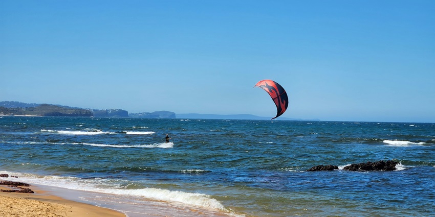 Lake pichola is one of the most mesmerising places to enjoy paragliding near Udaipur.