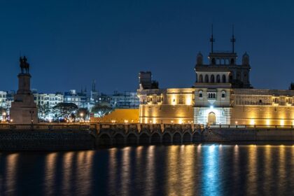 The night view of the fort in Jamnagar is a sight to behold with all the incredible lightning.