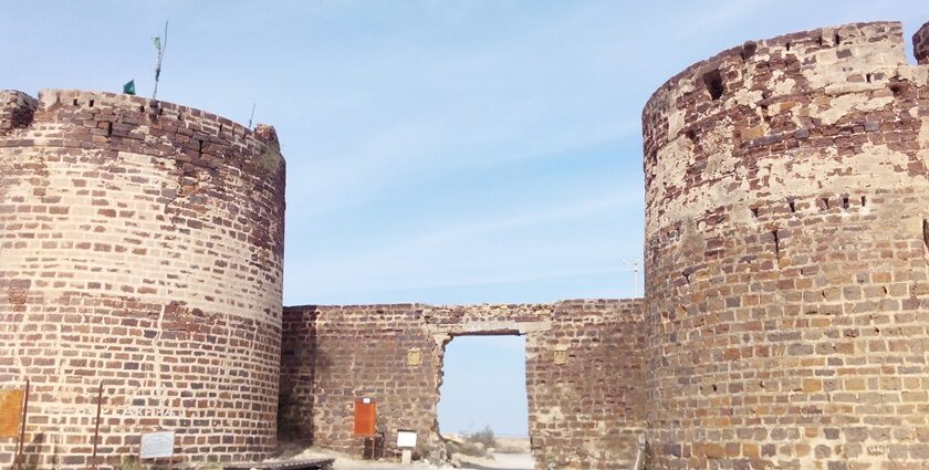 Lakhpat Fort standing on the vast spread desert in Gujarat, attracts a lot of visitors.