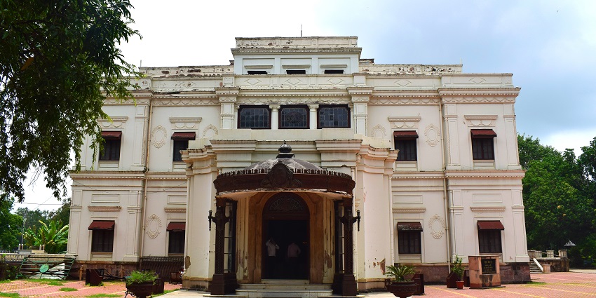 The Lal Baag Palace is one of the best places to visit in Indore for couples