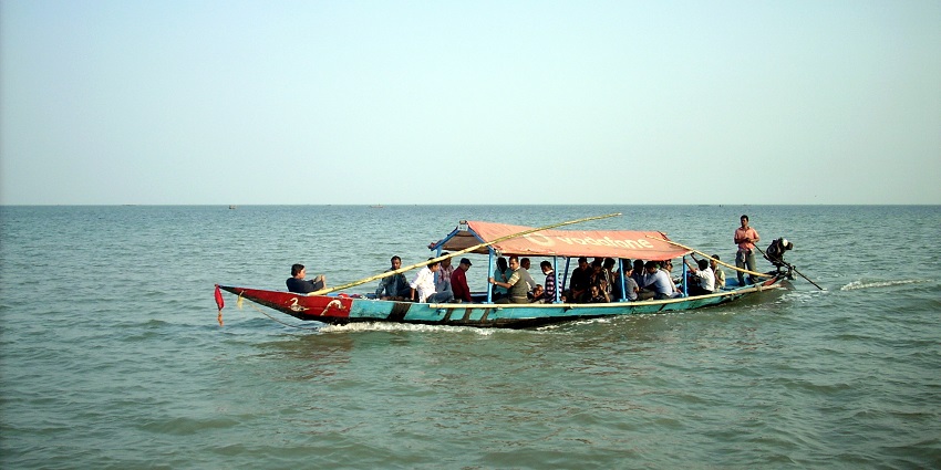 Scenic image of visitors taking the idyllic boat ride in Lal pari Lake in the Rajkot