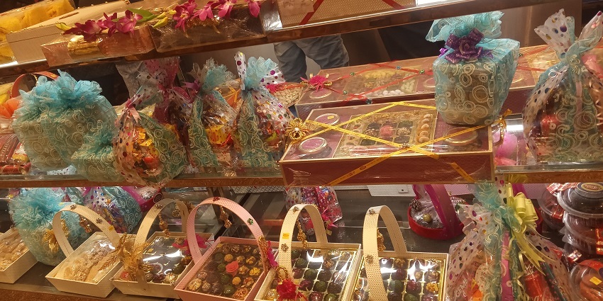 Shopping in Bikaner’s Lalgarh Market offers textiles, handicrafts, and local food.
