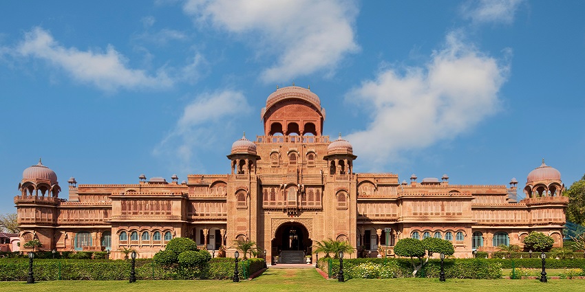 Lalgarh Palace is a grand Indo-Saracenic with red sandstone, carvings, and gardens.