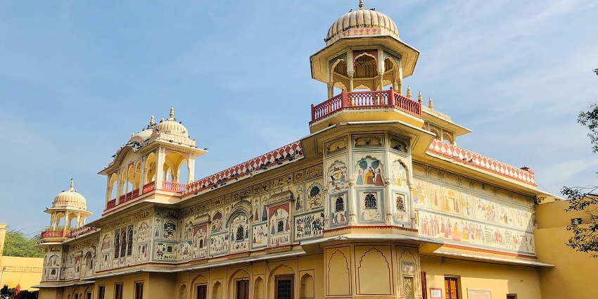A mesmerising view of the Lamiya adorned with intricate designs and colourful hues.