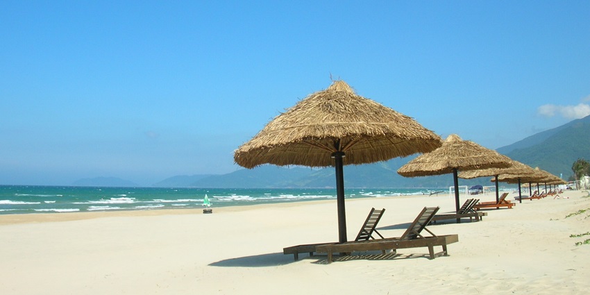 The beautiful Lang Co near Hue, with turquoise waters and expansive sandy shores.