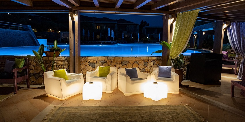 Experience the best of night ambience at Lantern located at Fullerton Bay Hotel.