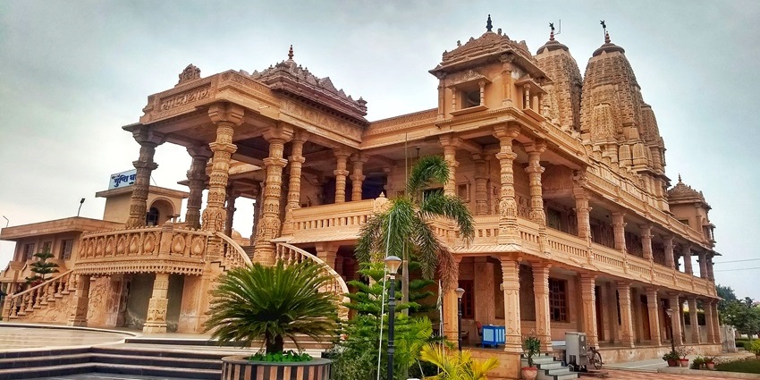 Laxmi Narayan Temple is one of the ideal places to visit in Kururkshetra for devotees