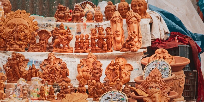 Laxminath Temple Bazaar features spiritual souvenirs and some Rajasthani crafts.