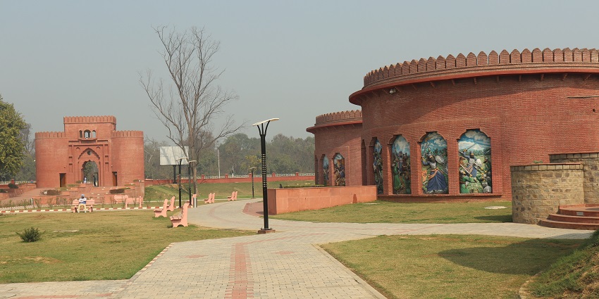 Exploring the Badkhalsa Memorial is one of the best things to do in Sonipat city.