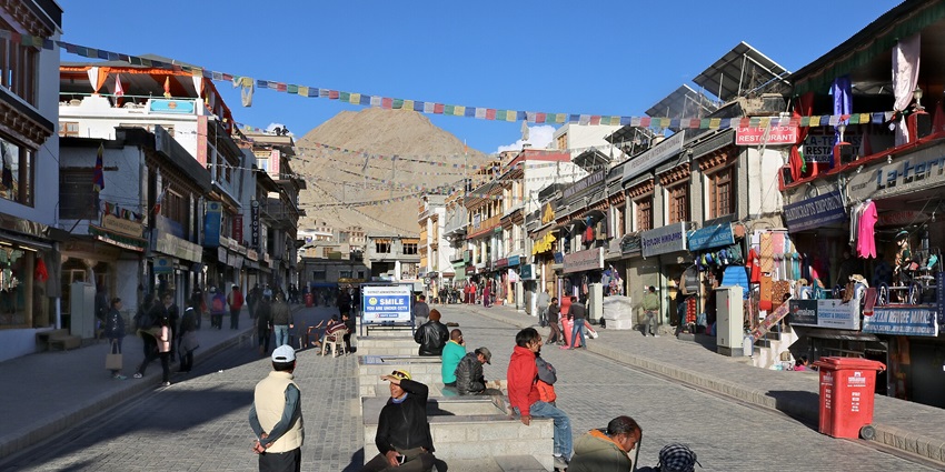 Leh Market is one of the most vibrant and happening tourist attractions for travellers.