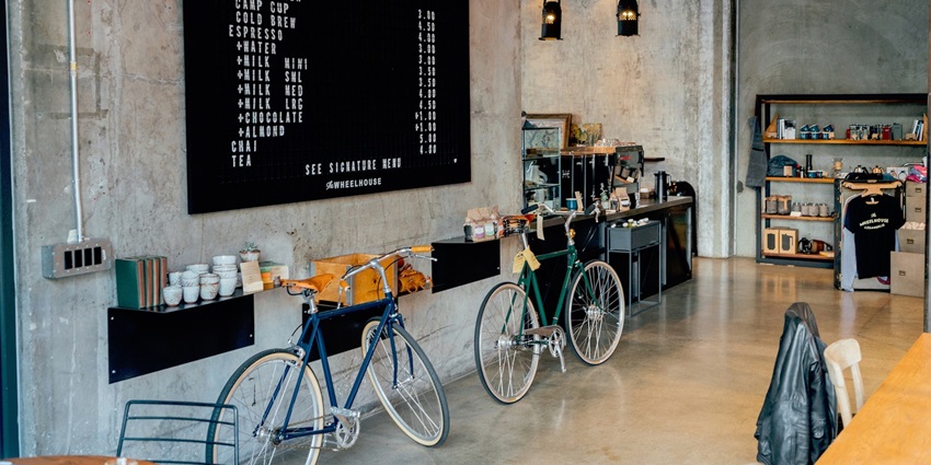 A picture of a cosy cafe with aesthetically pleasing interiors at the Leo Fort Hotel