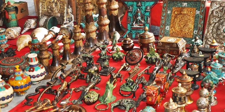 Snapshot of the Handicraft market and the beautiful wooden items that are being sold