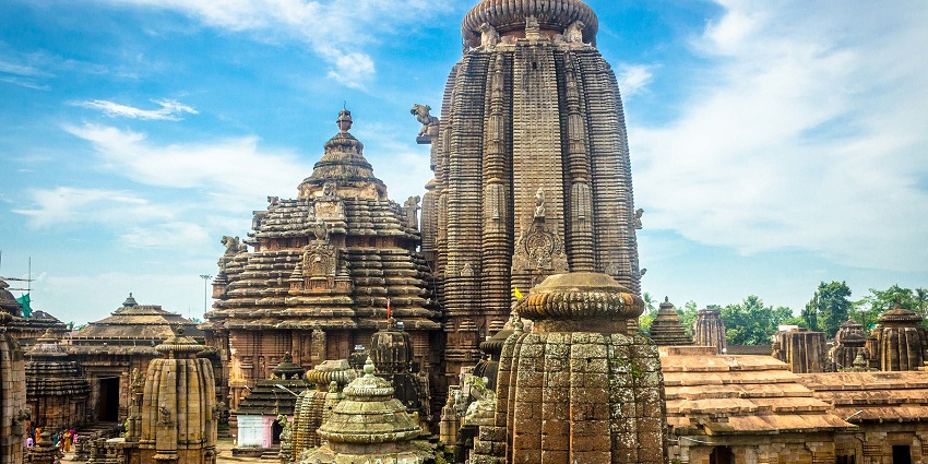 A glimpse of the iconic Lingaraj Temple, a spiritual attraction near Mukteshwar Temple.