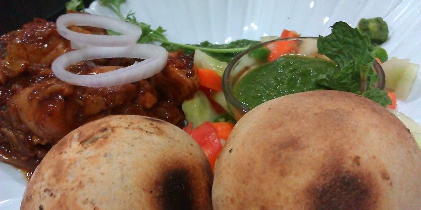 There are numerous eateries available near the thrilling attraction to taste local food.
