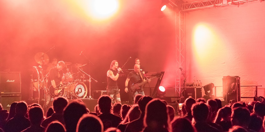A picture of a live performance at the famous music festival in Udaipur