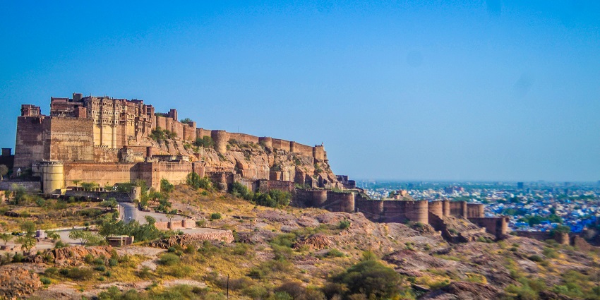 Kurnool Fort is located in the laps of nature, attracting tourists who love solitude.