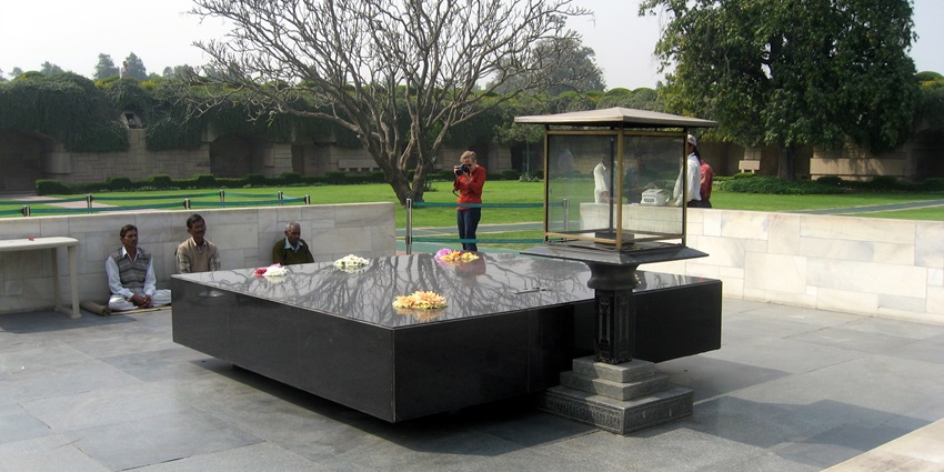 Image of travellers taking pictures of Gandhi Smriti in Raj Ghat, New Delhi