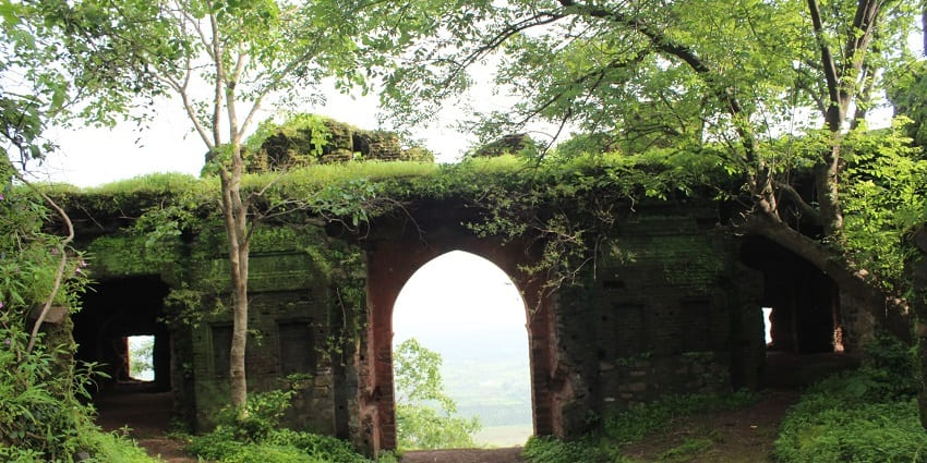 Located in the heart of the city, Surat Fort is easily accessible from other regions.