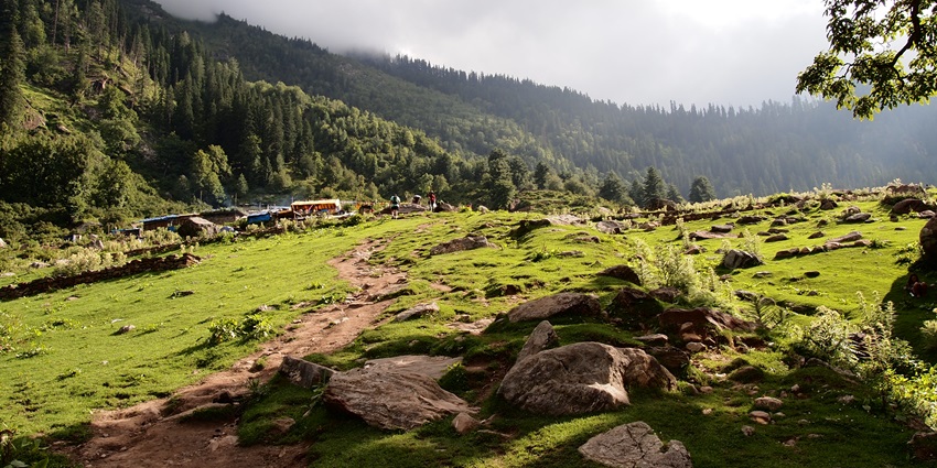 Panoramic view from the top of the kheerganga hot spring on the summit of the Trek