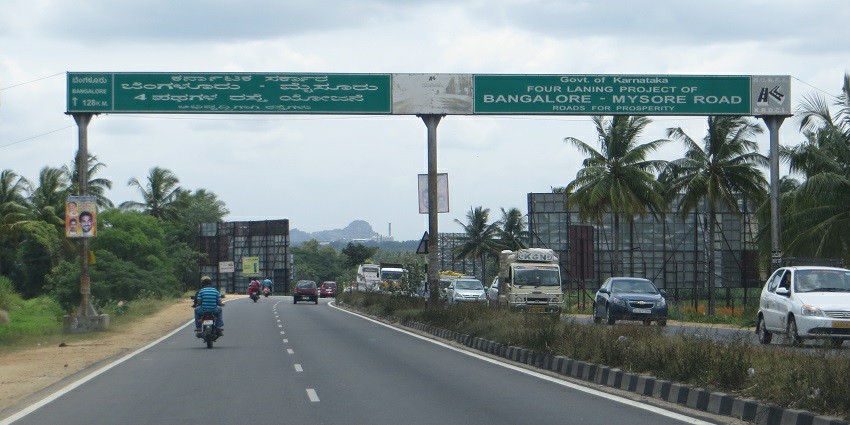 The Wonderla water park can be reached through the SH 17 highway.