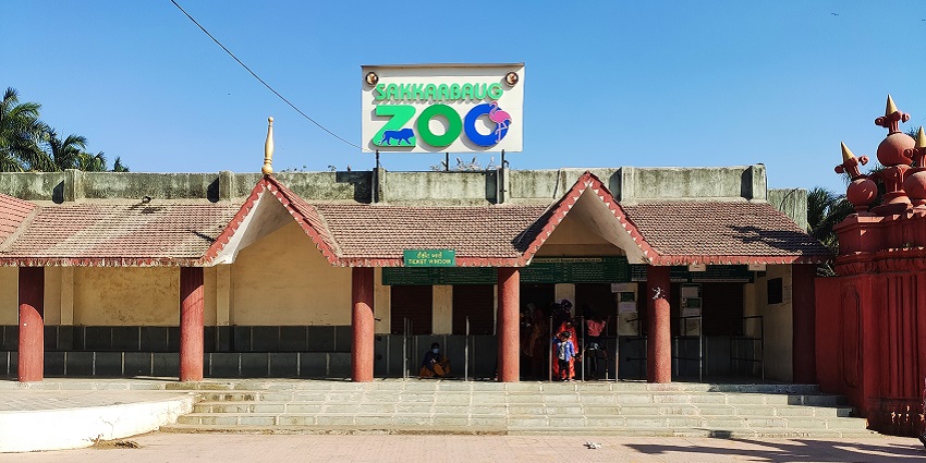 The ticket counter of Sakkarbaug Zoo.
