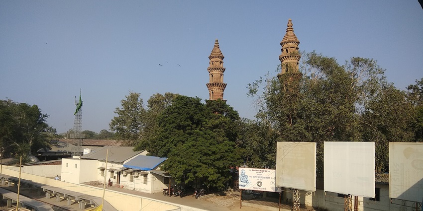 View of the Jhulta Minara Sidi Bashir Mosque from the Kalupur station in Gujarat