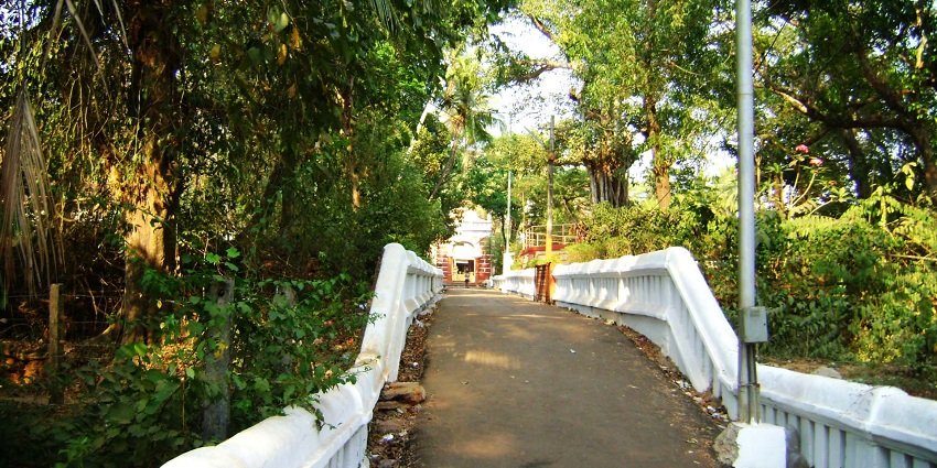 Scenic trail of the pathways leading to the entrance of the temple