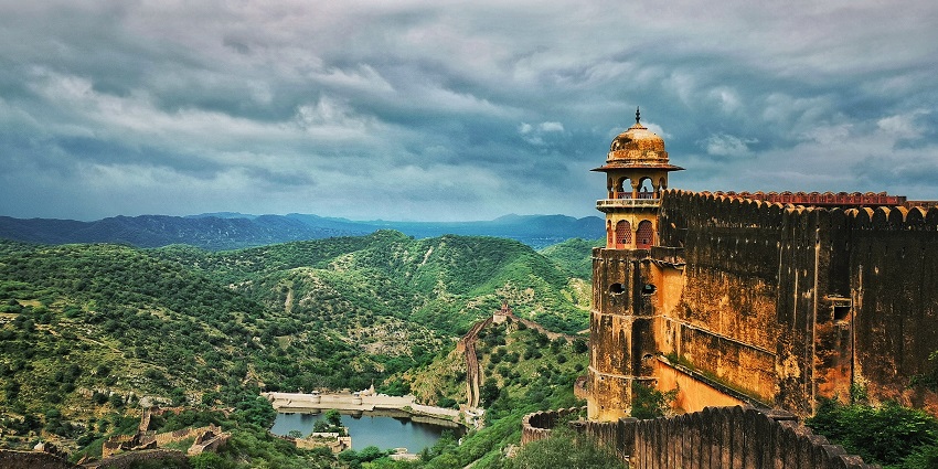 The Jaigarh Fort is famous for offering a breathtaking view from the mountain cliff.