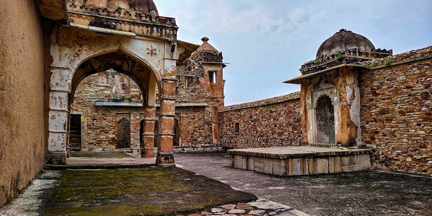 A scenic landscape justifying the serene location of Kishangarh Fort in Rajasthan.