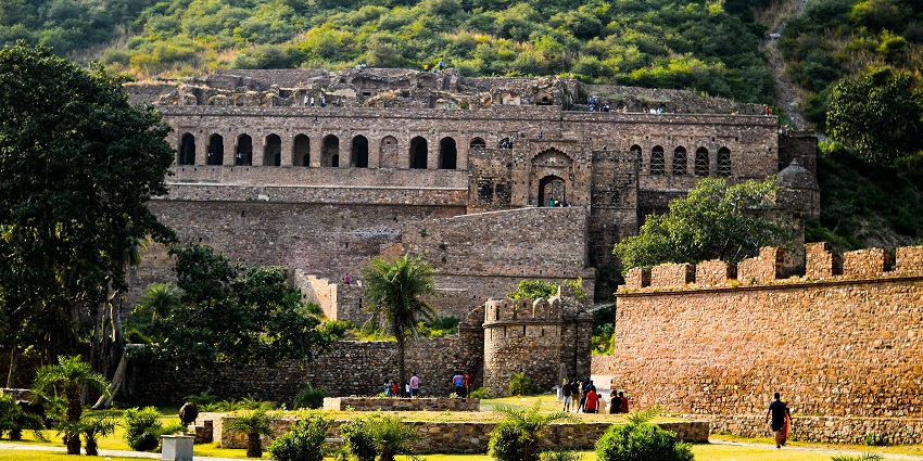 The Bhangarh Fort standing out amidst the Aravalli range justifying its serene location.