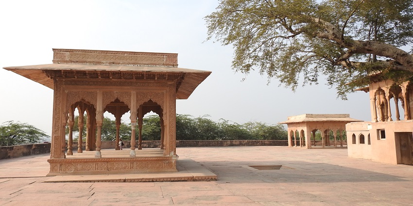 A marvellous view of the Lohagarh Fort with breathtaking views during the daytime.