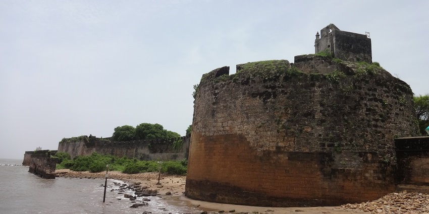 Diu Museum is located in the building of a popular church that holds religious significance.