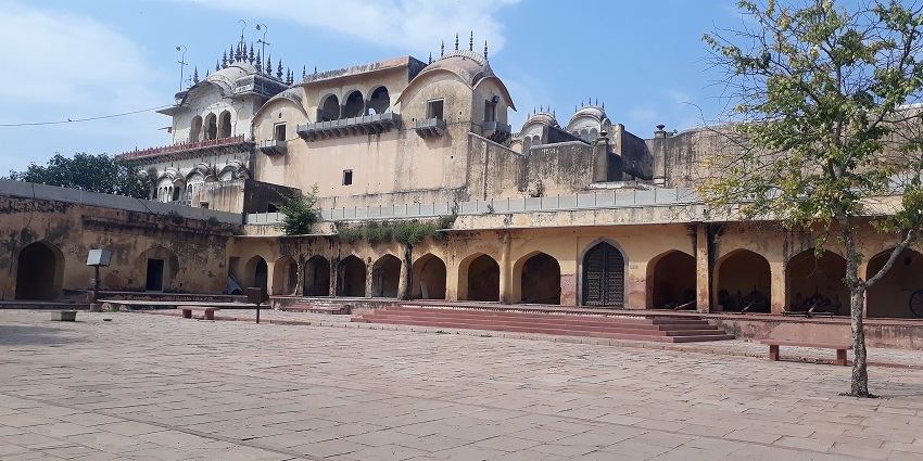 The courtyard in the backside of Jalore Fort.