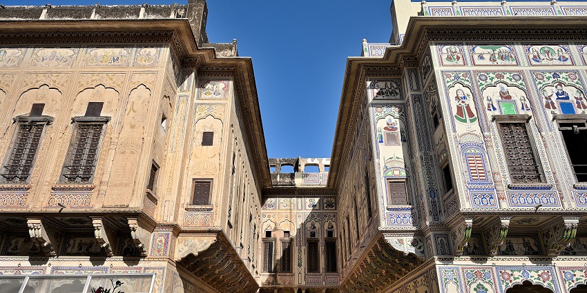 The Churu fort in Rajasthan is decorated with mythological paintings and murals.