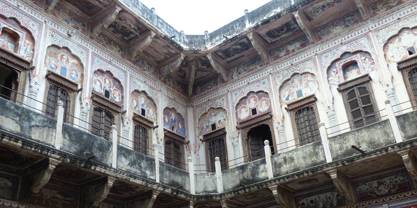 The intricately designed windows of the museum at Nawalgarh Fort